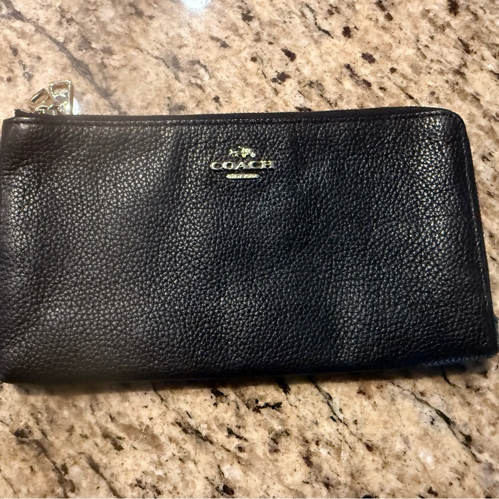 Coach soft Black pebbled Leather Zip wallet